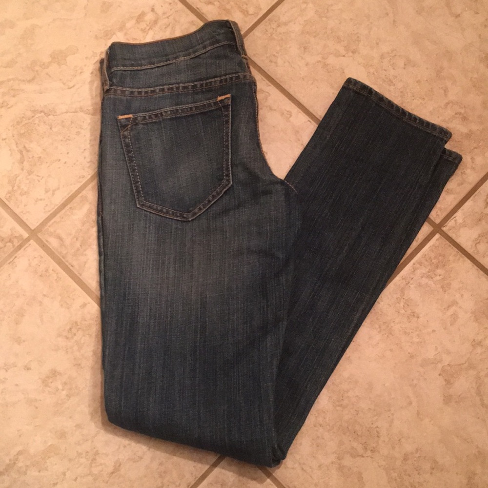 Old Navy Women's "The Diva" Medium Wash Low Waisted Blue Jeans